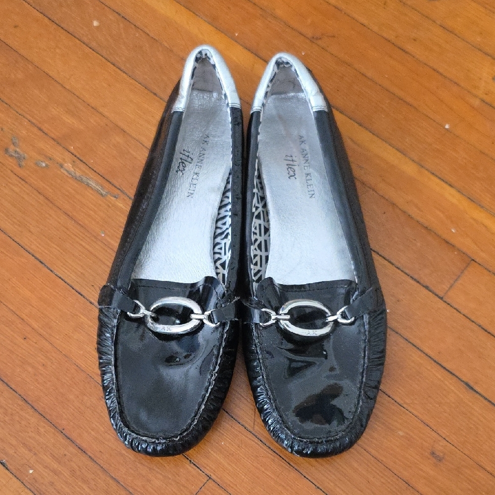 Anne Klein Black Patent Leather Flats with Silver Detailing SIZE 7M